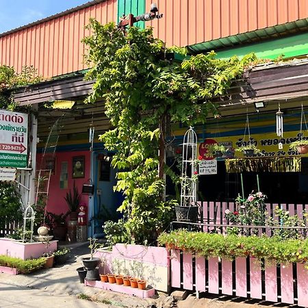 Pa Chalermchai Guesthouse Bangkok Exterior photo