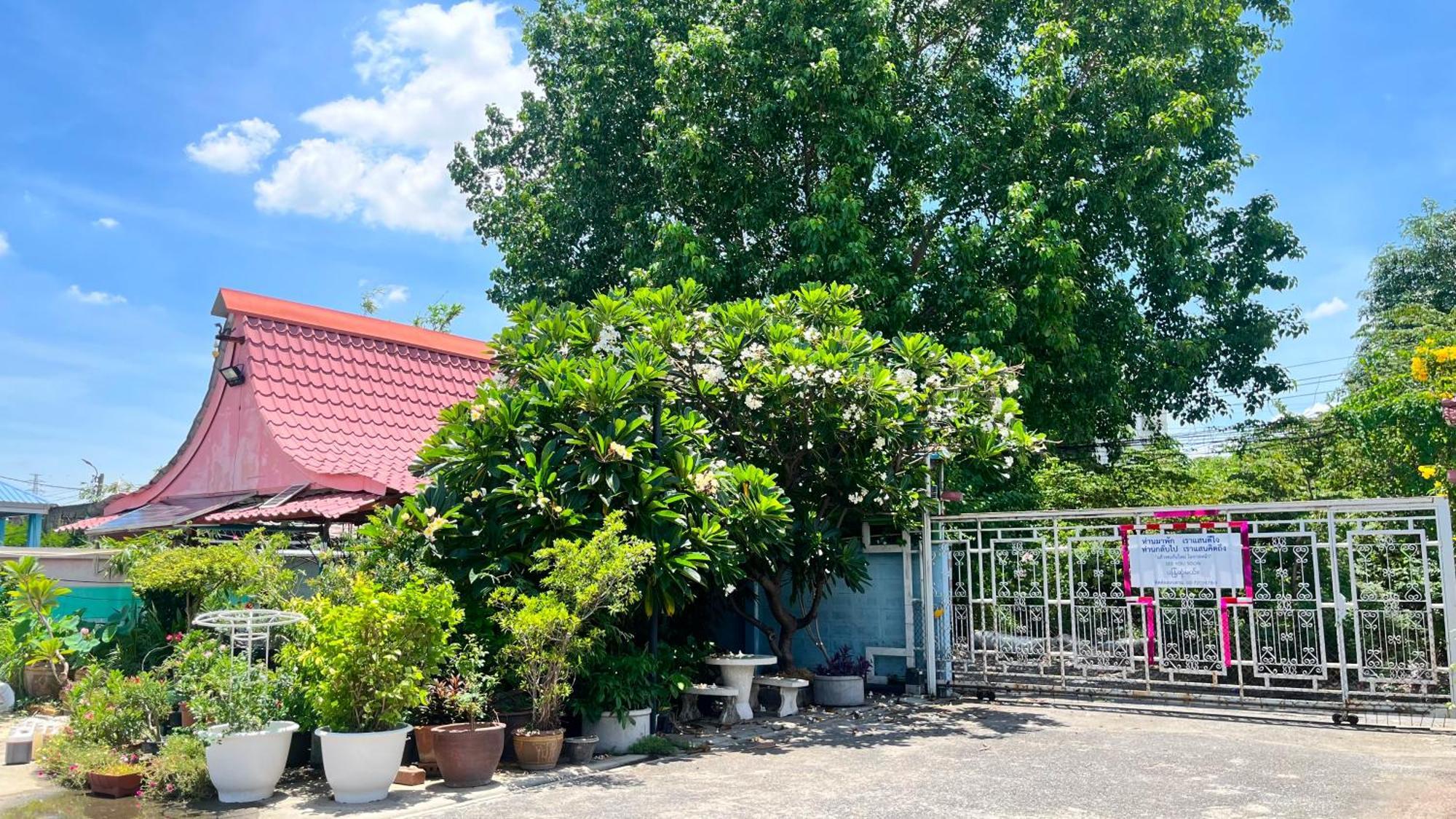 Pa Chalermchai Guesthouse Bangkok Exterior photo